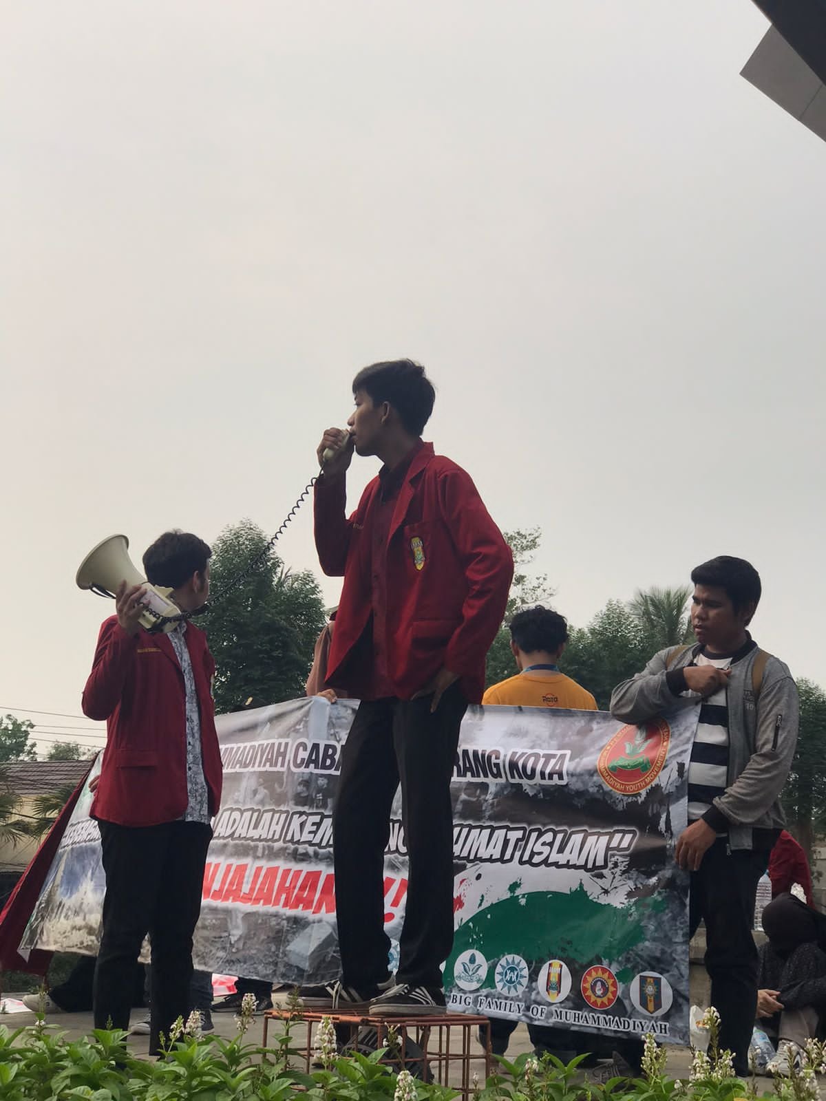 Untung Taruno Wicaksono kader aktif IMM Kota Tangerang melontarkan kekesalan. (Foto : Nadine/mustikatimes.online)