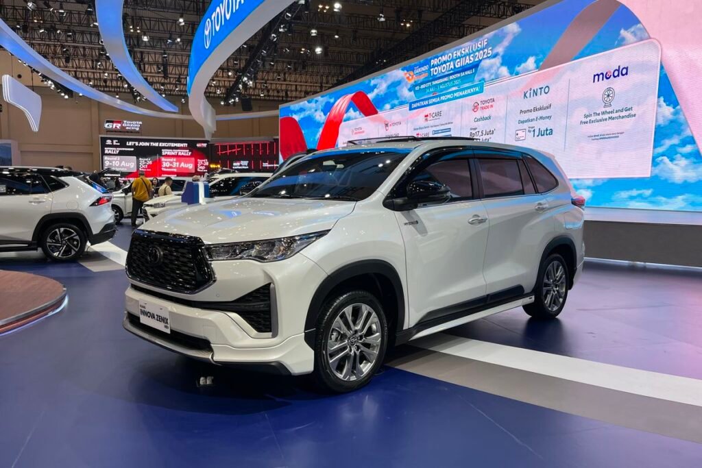 Toyota Kijang Innova Zenix saat mengikuti pameran di GIIAS 2025 (Foto:Gilang).